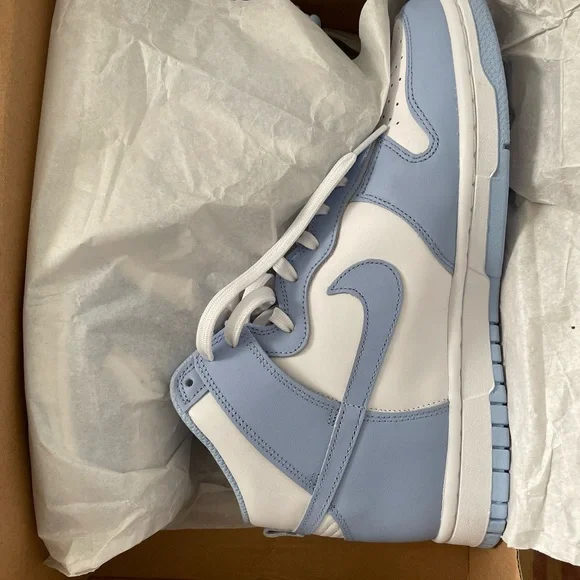 Dunks - Picture 1 of 7